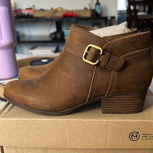 Clarks Women's Adreena Mid Ankle Boot SIZE 8.5